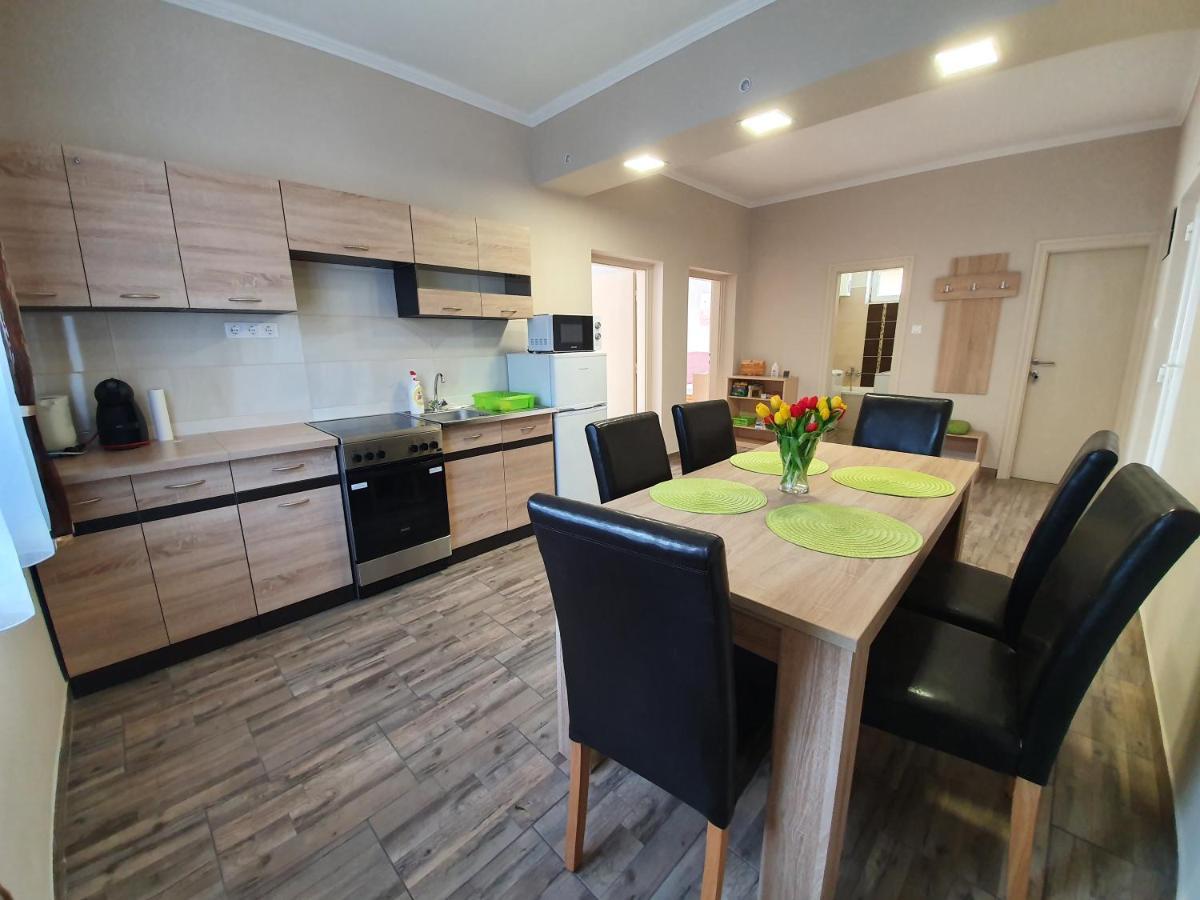 Flamingo Apartment Sarvar Exterior photo