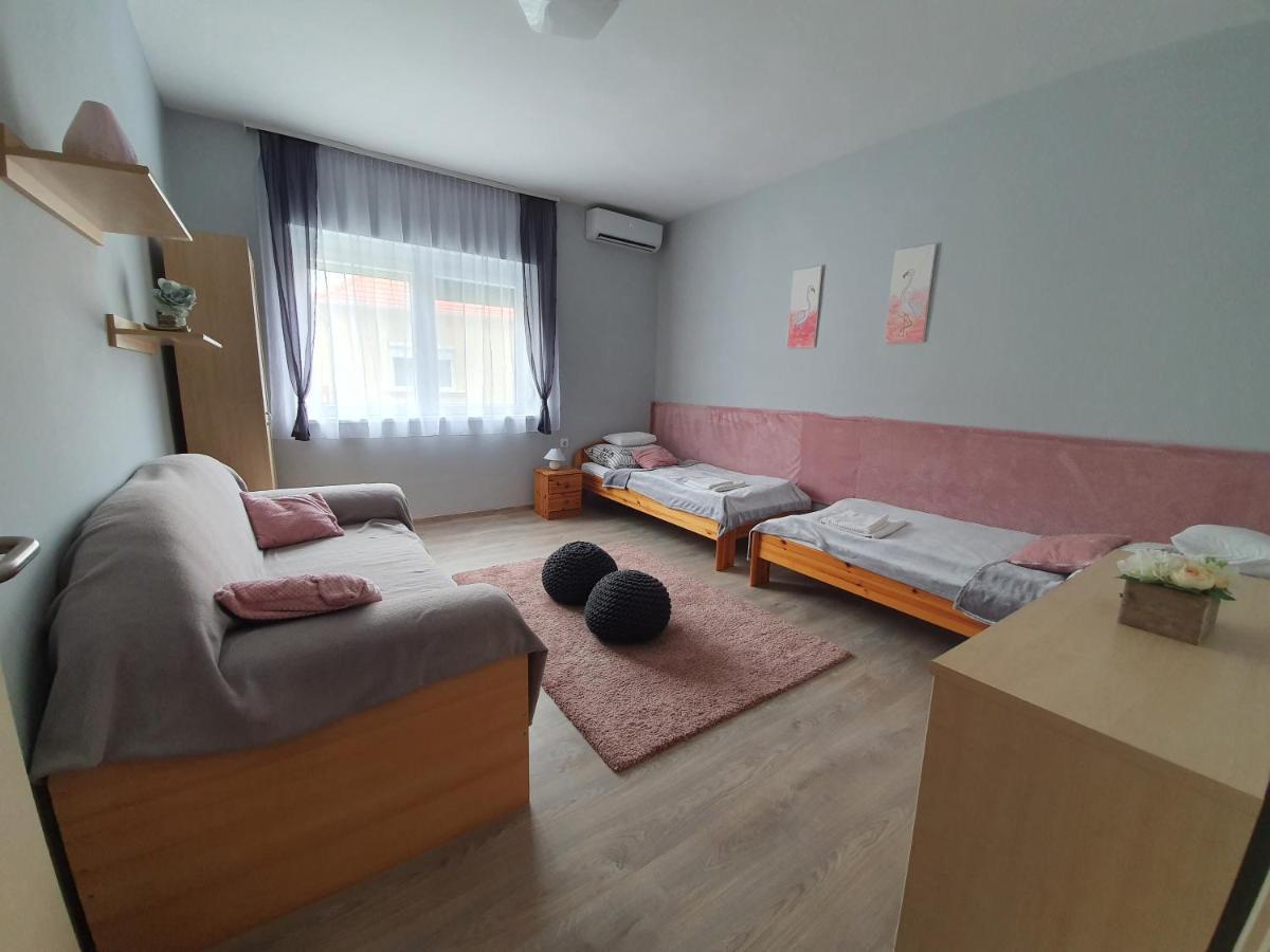 Flamingo Apartment Sarvar Exterior photo
